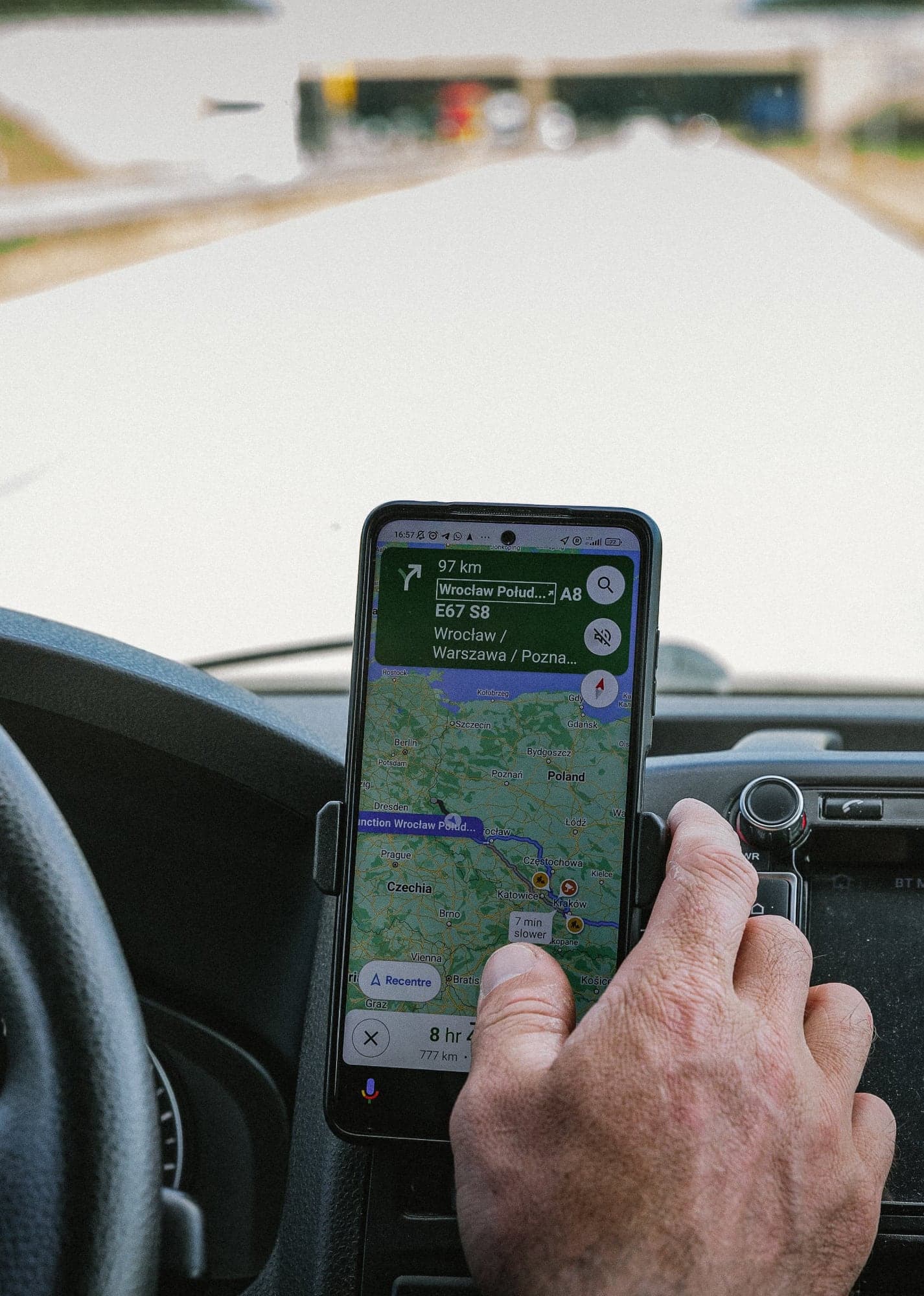 Navigating the convoy east through Poland, 777 km still to run on the phone in the dashboard mount